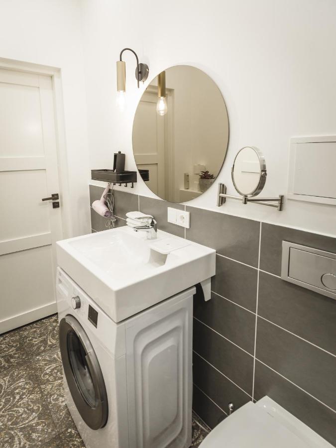 1212 Apartments With Free Parking Рига Екстер'єр фото