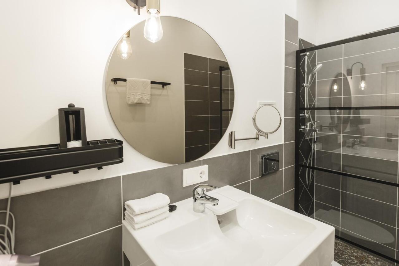 1212 Apartments With Free Parking Рига Екстер'єр фото